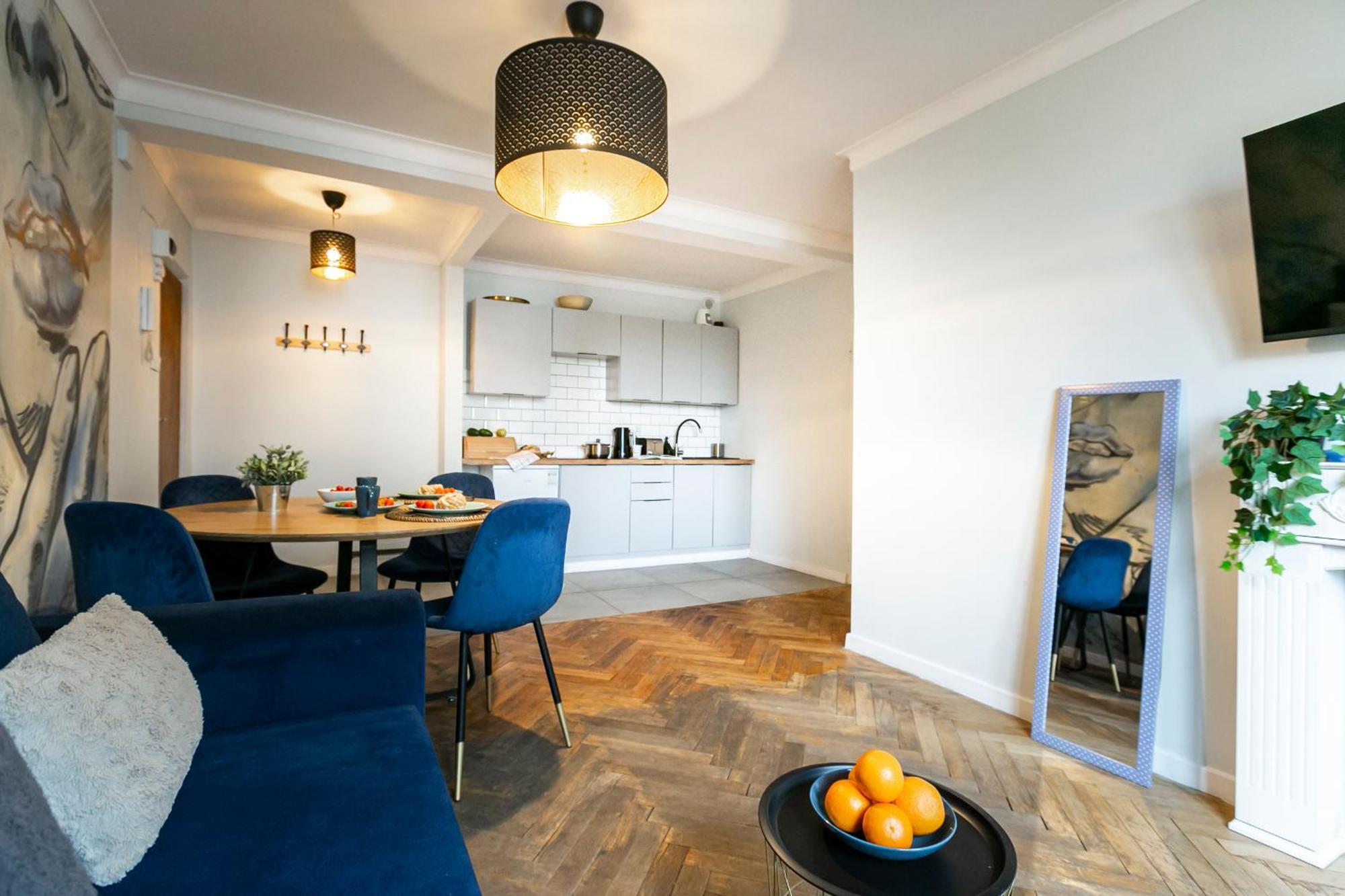 Nowogrodzka 78 - Apartament Dla 4 Osob - 200M Od Szpitala Klinicznego Na Lindleya - 1Km Do Dworca Centralnego - Wifi - Smart Tv 45 Cali Warsaw Luaran gambar