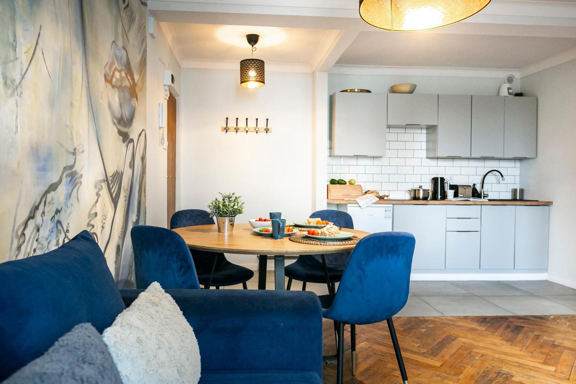 Nowogrodzka 78 - Apartament Dla 4 Osob - 200M Od Szpitala Klinicznego Na Lindleya - 1Km Do Dworca Centralnego - Wifi - Smart Tv 45 Cali Warsaw Luaran gambar