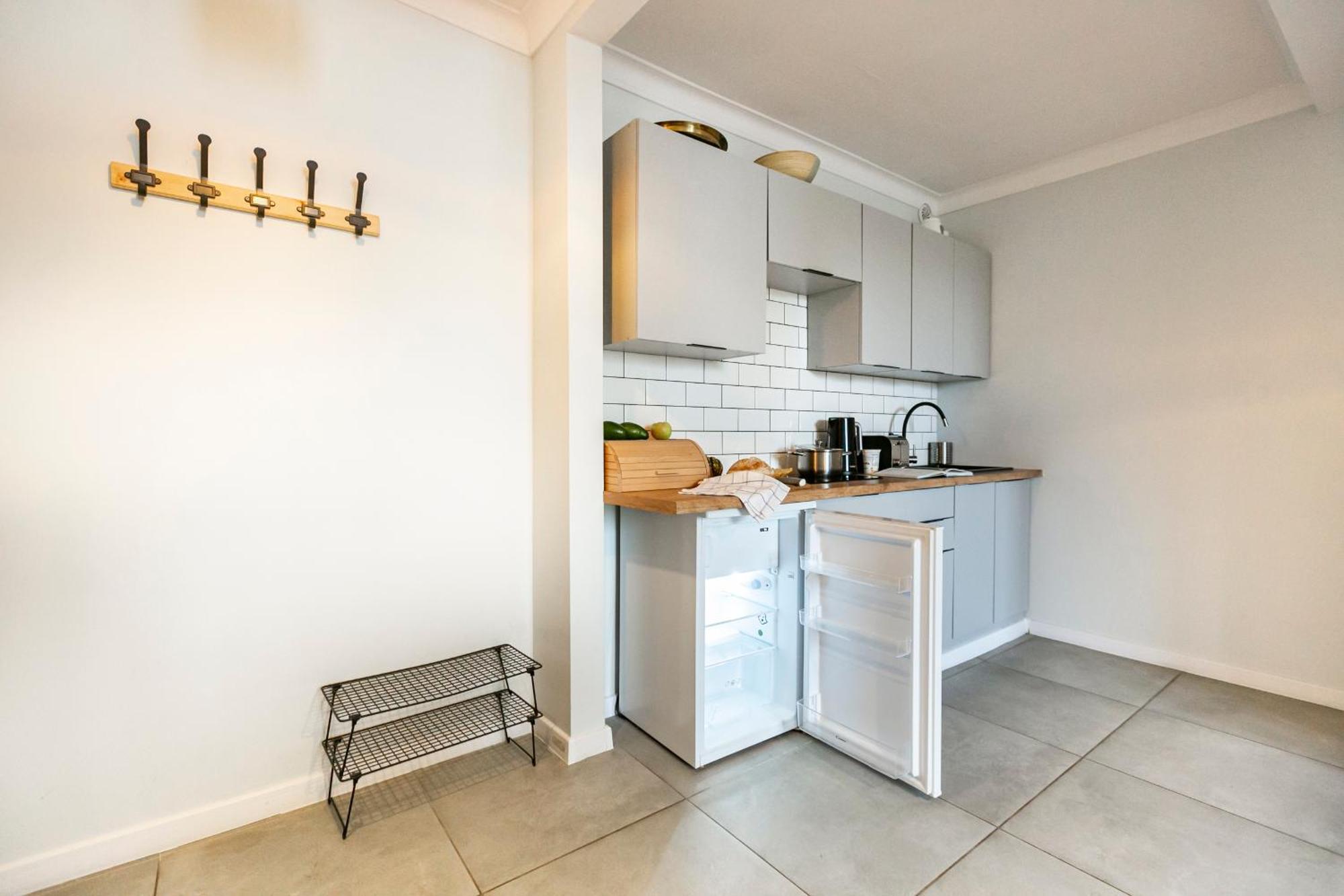 Nowogrodzka 78 - Apartament Dla 4 Osob - 200M Od Szpitala Klinicznego Na Lindleya - 1Km Do Dworca Centralnego - Wifi - Smart Tv 45 Cali Warsaw Luaran gambar